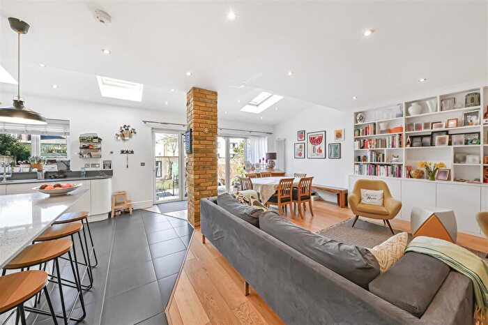 5 Bedroom House To Rent In Hanover Road, London, NW10