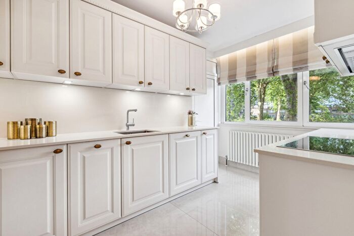 3 Bedroom Flat To Rent In Castleacre, Hyde Park Crescent, W2