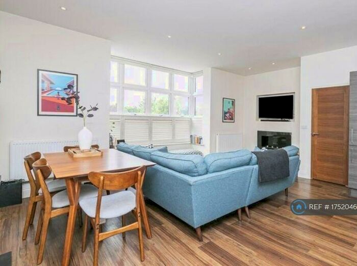 1 Bedroom Flat To Rent In Albion Hill, Loughton, IG10