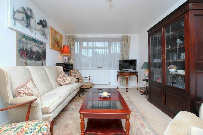 2 Bedroom Flat To Rent In Lambourn Close, Hanwell, W7