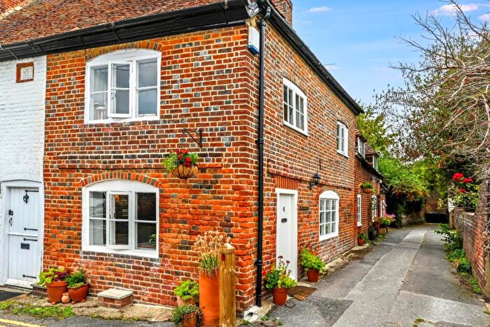 2 Bedroom Cottage For Sale In School Lane, Fordwich, CT2