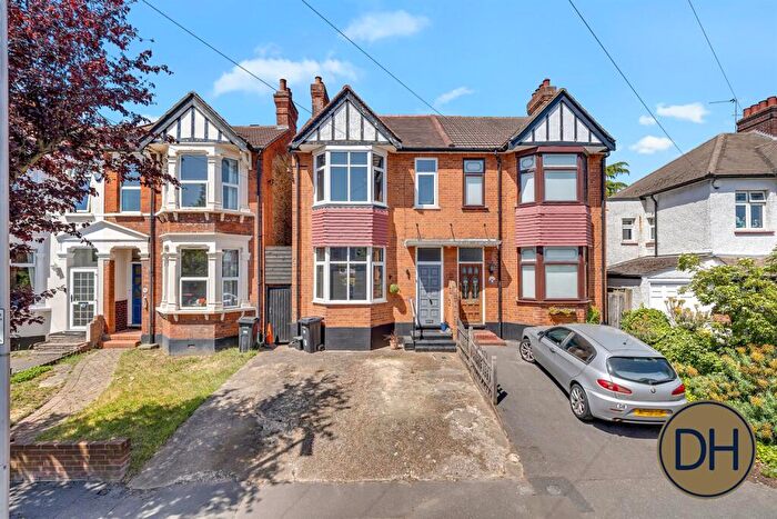 3 Bedroom Semi Detached House For Sale In Claremont Grove, Woodford Green, London, IG8