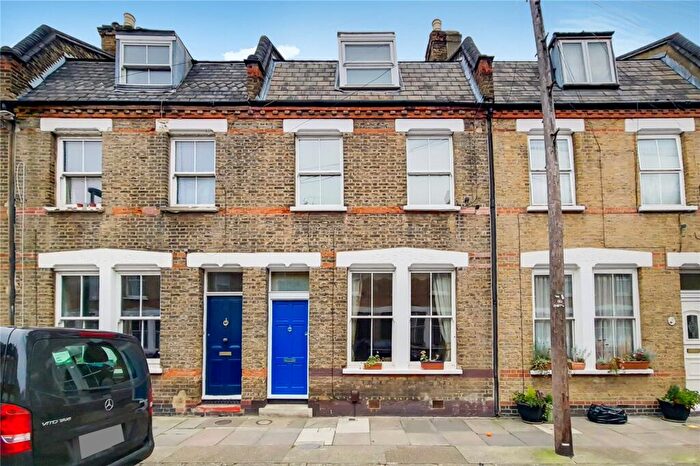 2 Bedroom Flat To Rent In Senrab Street, Stepney, London, E1