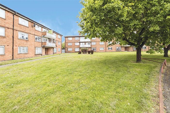 2 Bedroom Flat For Sale In Bader Way, Rainham, RM13