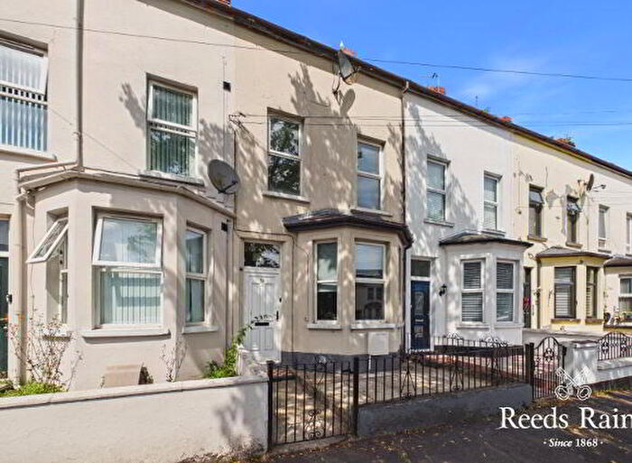 4 Bedroom Mid Terraced House For Sale In Shaftesbury Avenue, Belfast, BT7