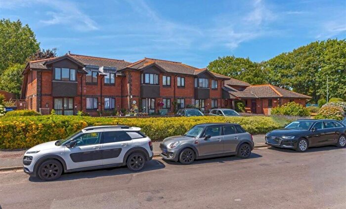 2 Bedroom Apartment For Sale In Flat Oakland Court, Goring Street, Goring-by-Sea, Worthing, West Sussex, BN12