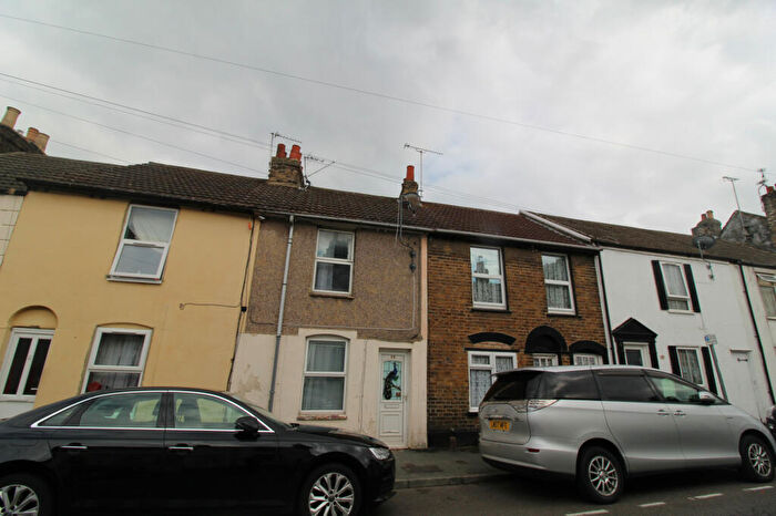 2 Bedroom Terraced House To Rent In Fox Street, Gillingham, Kent, ME7