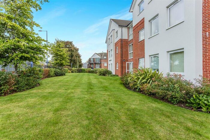 1 Bedroom Flat For Sale In Victory Court, Beaconsfield Road, Waterlooville, PO7