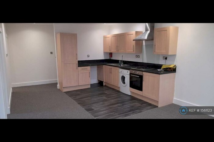2 Bedroom Flat To Rent In Newmarket House, Dukinfield, SK16