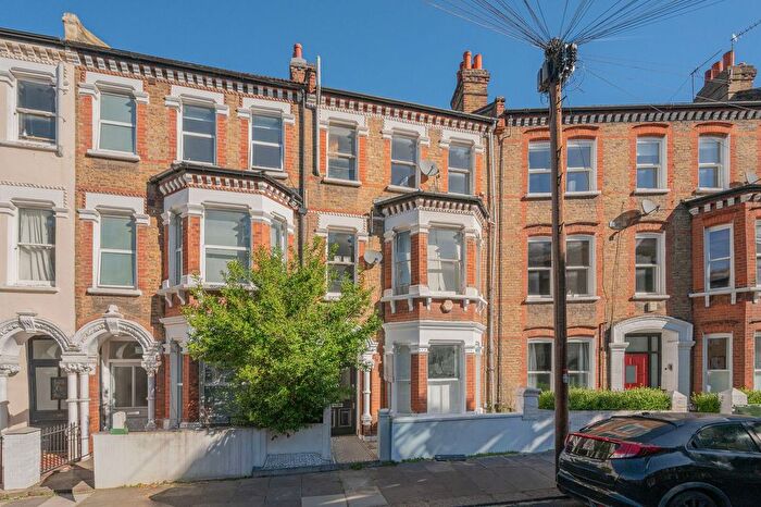 2 Bedroom Flat For Sale In Tremadoc Road, Clapham High Street, London, SW4