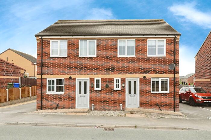 3 Bedroom Semi-Detached House For Sale In Well Hill Drive, Harworth, Doncaster, DN11