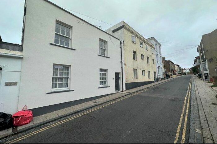 2 Bedroom Flat To Rent In Effingham Street, Ramsgate, CT11