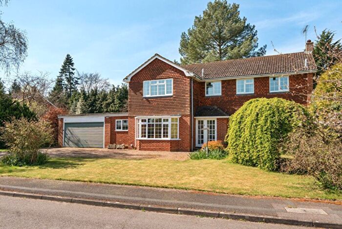 4 Bedroom Detached House For Sale In Holmwood Close, East Horsley, KT24