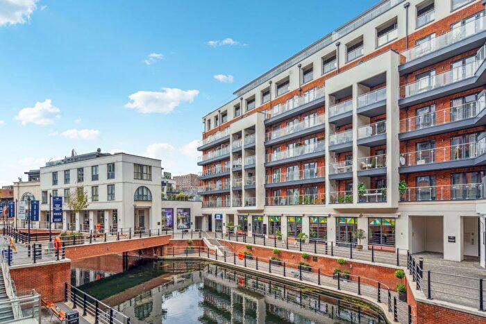 2 Bedroom Flat To Rent In Waterside Court, The Colanade, Maidenhead, SL6