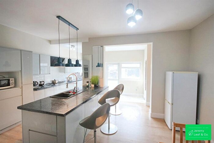 3 Bedroom House For Sale In Derby Avenue, London, N12