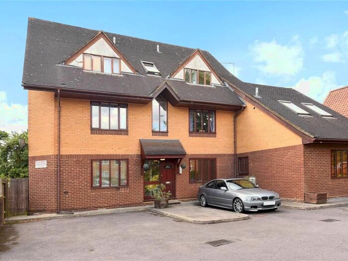 2 Bedroom Flat To Rent In Rickmansworth Road, Pinner, HA5