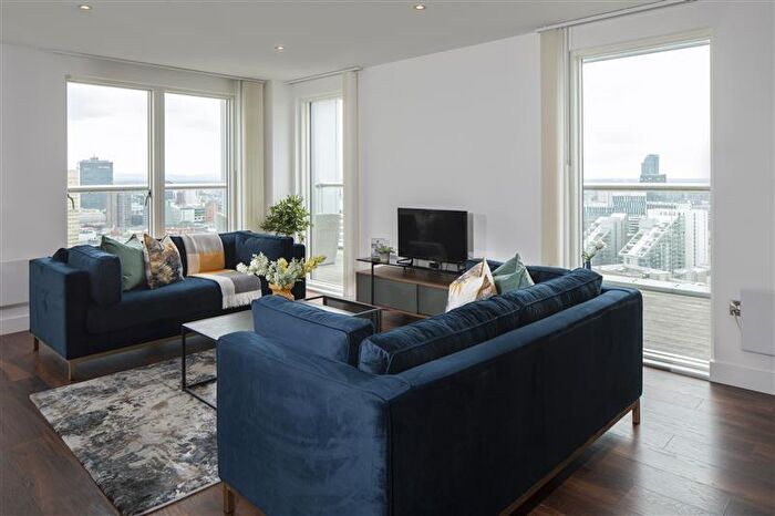 3 Bedroom Apartment To Rent In New Bridge Street Salford, M3