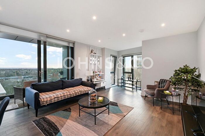 2 Bedroom Flat To Rent In Sandown House, London Square, Staines Upon Thames, TW18