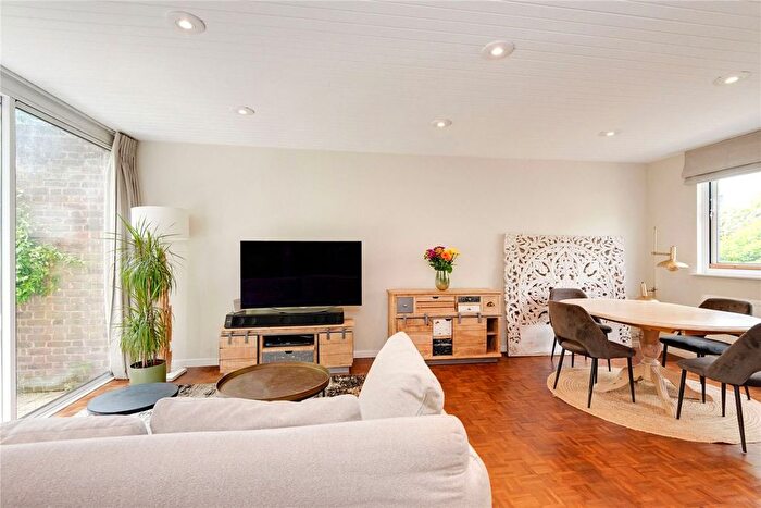 3 Bedroom Property To Rent In Chepstow Villas, Notting Hill, W11