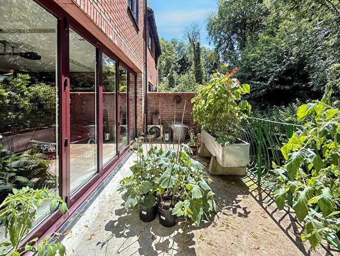 2 Bedroom Town House For Sale In Millstream Close, Wimborne, BH21