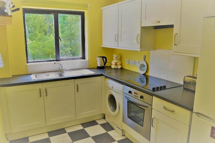 2 Bedroom Flat To Rent In York Close, London, E6