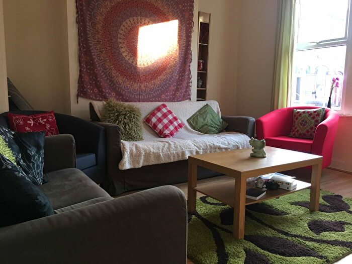 5 Bedroom Semi-Detached House To Rent In Granby Road, Leeds, LS6