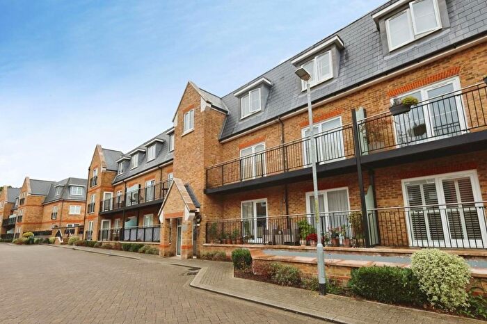 2 Bedroom Flat For Sale In Campion Square, Dunton Green, Sevenoaks, TN14