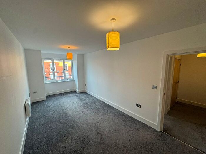 2 Bedroom Flat To Rent In High Street, Birmingham, B17