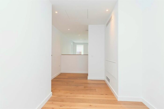 2 Bedroom Flat To Rent In Postmark, Phoenix Place, WC1X