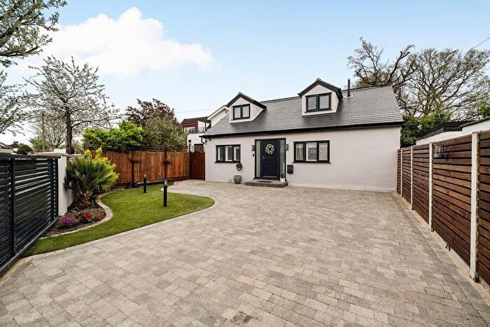 3 Bedroom Bungalow For Sale In Grasmere Gardens, Orpington, BR6