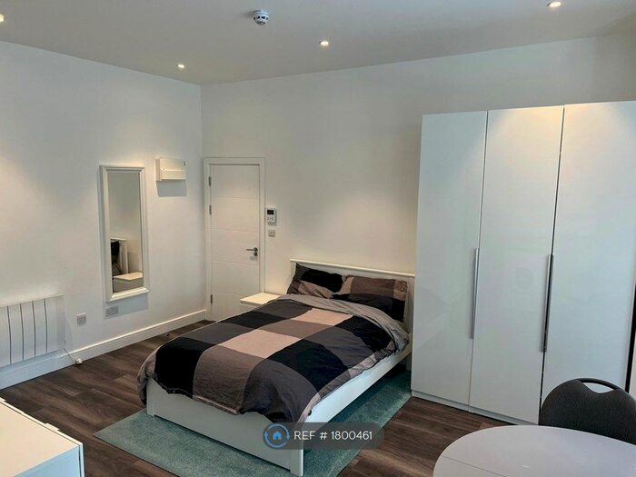 Studio To Rent In Fordwych Road, London, NW2