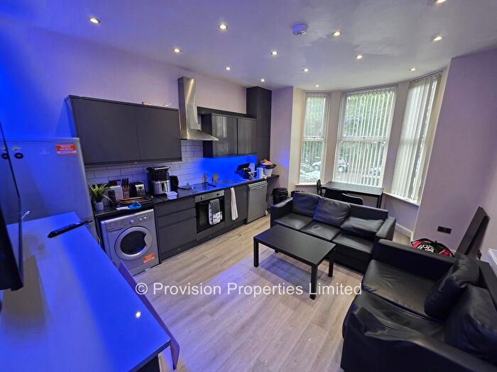 4 Bedroom Flat To Rent In Victoria Road, Hyde Park, Leeds, LS6