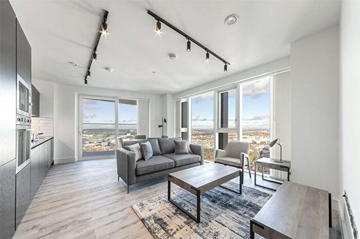 2 Bedroom Flat To Rent In Portal Way, London, W3