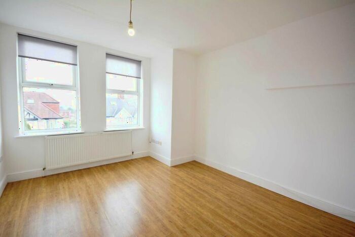 2 Bedroom Flat To Rent In Sunny Gardens Road, Hendon, NW4
