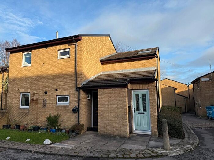 2 Bedroom Flat For Sale In Manor Court, Cottingley, Bingley, BD16