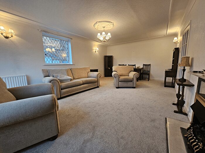 2 Bedroom Flat To Rent In Knowl Road, Mirfield, Mirfield, WF14