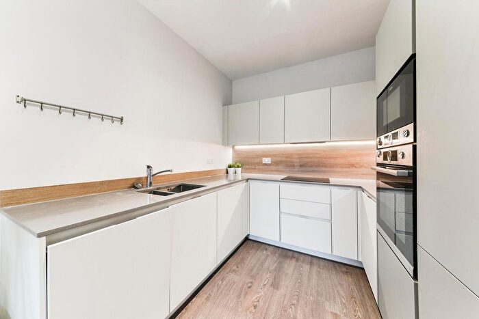 1 Bedroom Flat To Rent In Sandpiper Building, Woodbury Down, London, N4