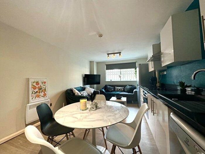 5 Bedroom Flat To Rent In Forster Street, NG7