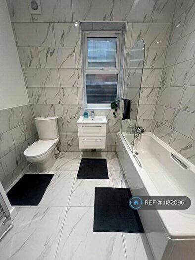 2 Bedroom Flat To Rent In Leyton, London, E10