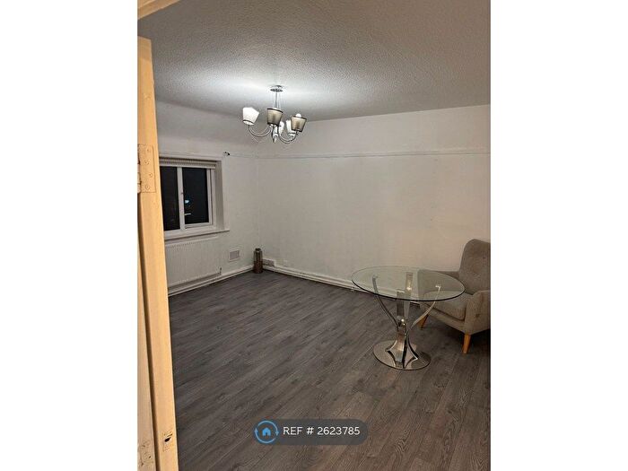 2 Bedroom Flat To Rent In Keston Avenue, Manchester, M9