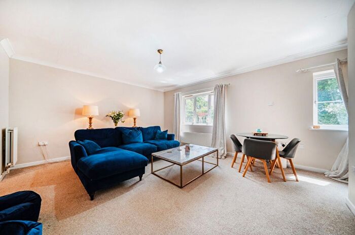 2 Bedroom Maisonette For Sale In Roberts Way, Cranleigh, GU6