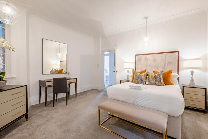 2 Bedroom Apartment To Rent In Park Road, St Johns Wood, NW8