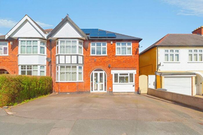 4 Bedroom Semi Detached House For Sale In Westleigh Avenue, Leicester, LE3