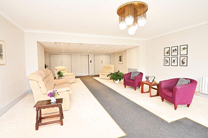 2 Bedroom Flat For Sale In Harlow Oval Court, Harlow Oval, Harrogate, HG2