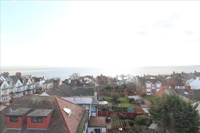 2 Bedroom Apartment To Rent In Leigh On Sea, SS9