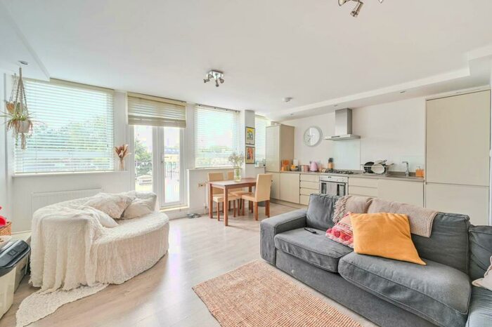 2 Bedroom Flat To Rent In High Street, Barnet, EN5