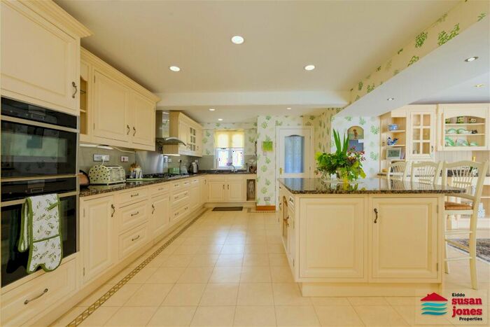 4 Bedroom Detached House For Sale In Ty'n Lon, Abererch, LL53