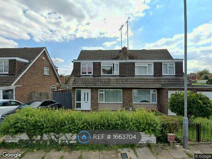 3 Bedroom Semi-Detached House To Rent In Brickly Rd, Luton, LU4