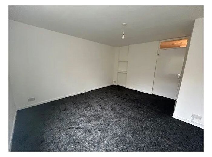 2 Bedroom Flat To Rent In Chelsea Close, Willesden, NW10
