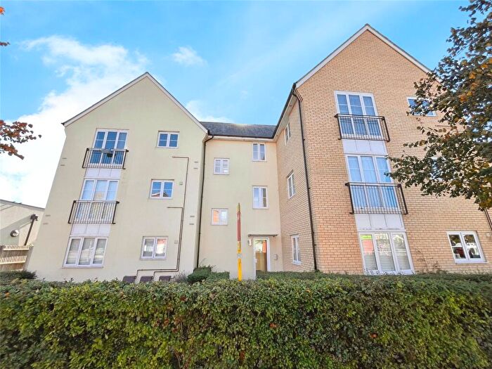 2 Bedroom Flat For Sale In Picket Twenty Way, Andover, Hampshire, SP11